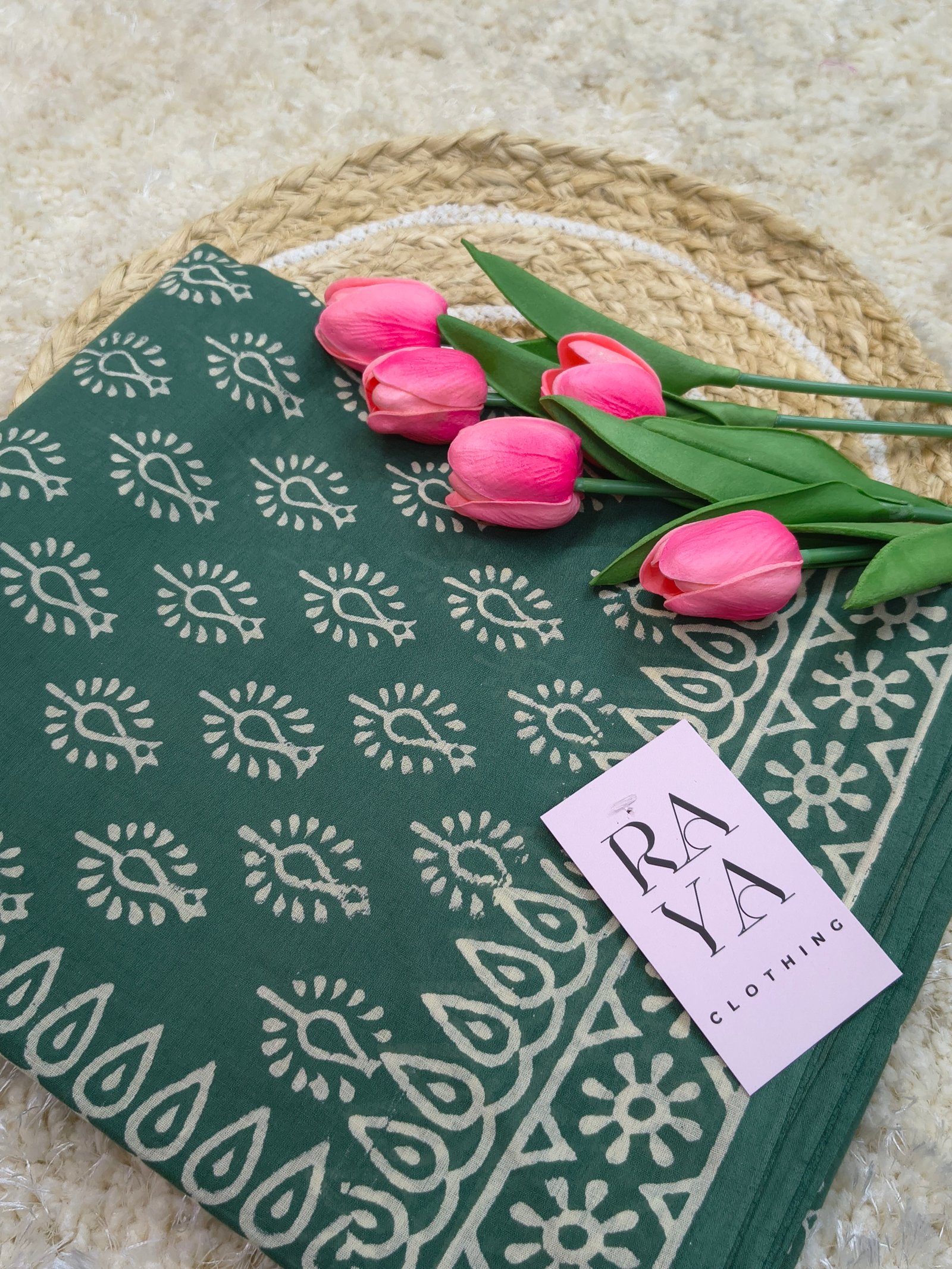 Women Green & White Cotton Saree