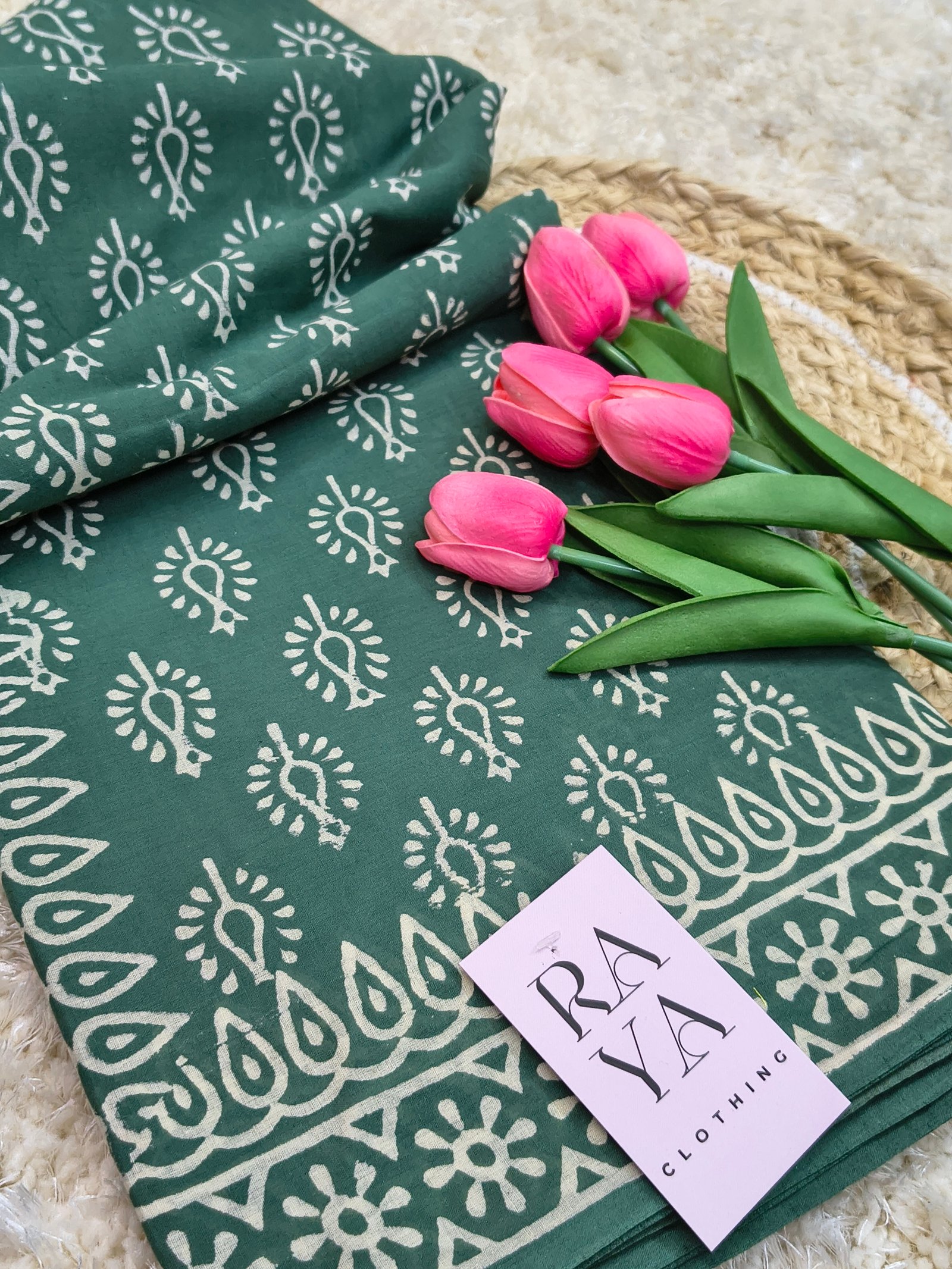 Women Green & White Cotton Saree