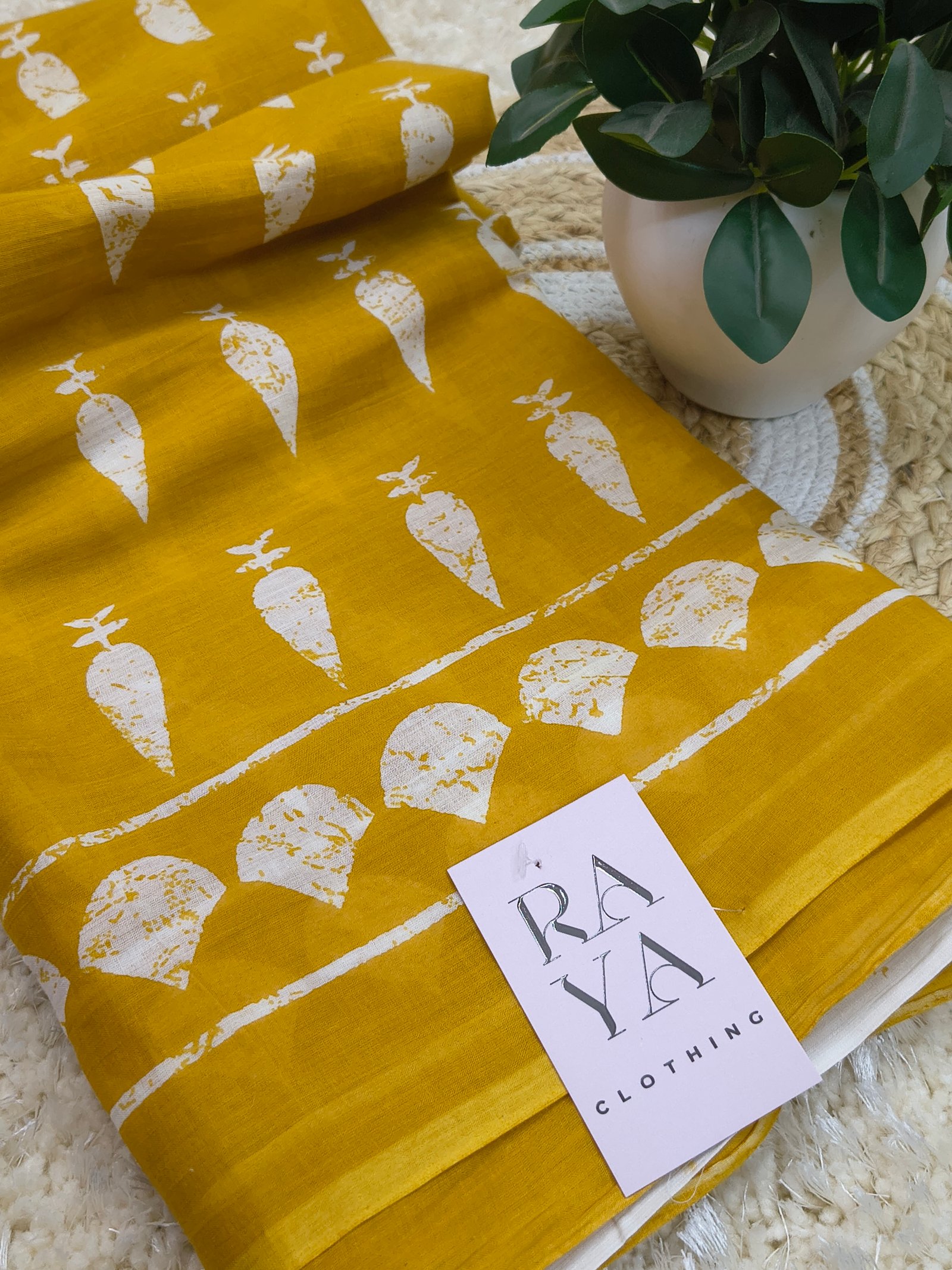 Women Printed Yellow & White Cotton Saree